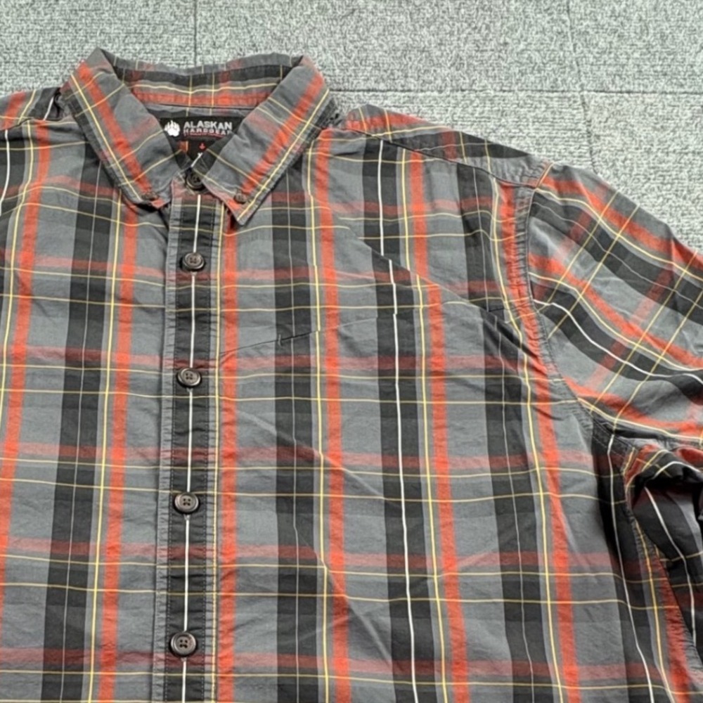 Alaskan Hardgear Duluth Mens XL Short Sleeve Plaid Button Down Shirt Grey Red